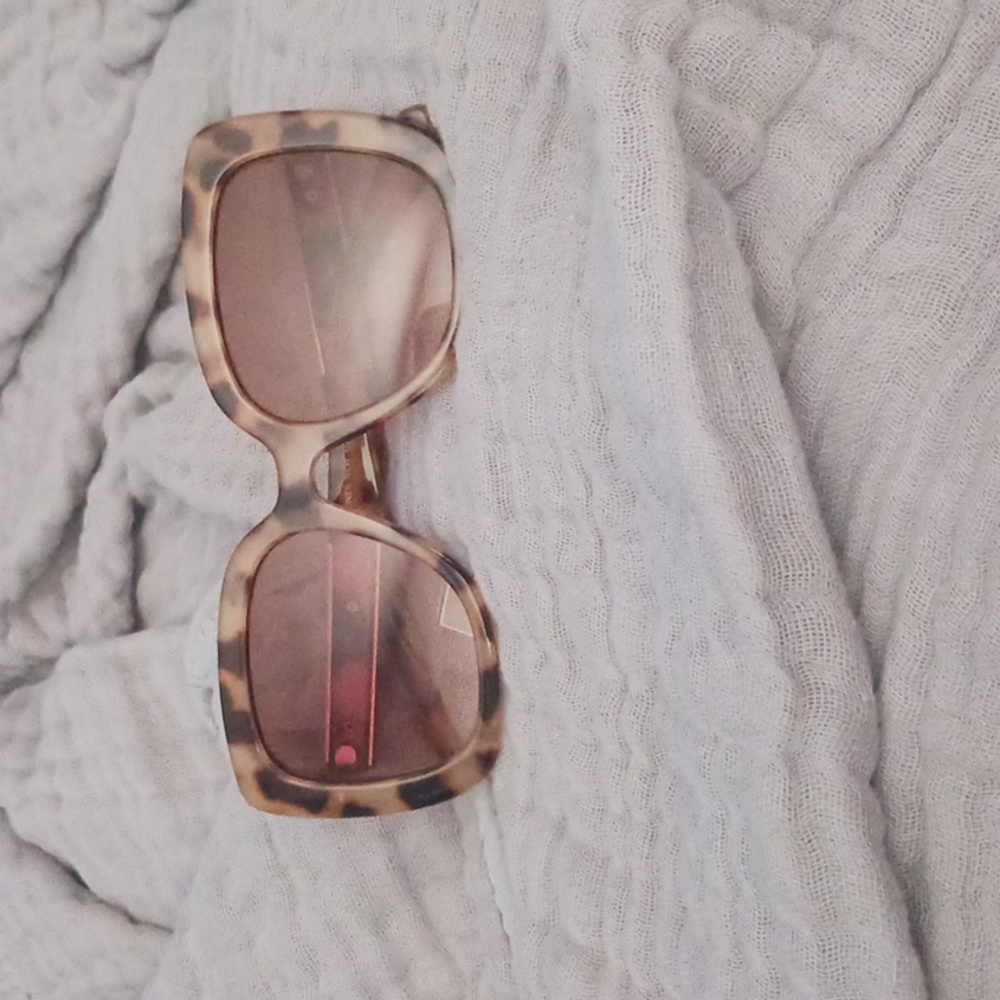 NINE WEST TORTOISE BROWN PRINT SUNGLASSES